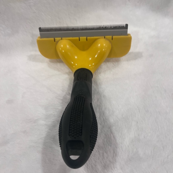 Furminator Dog Brush - Picture 2 of 3